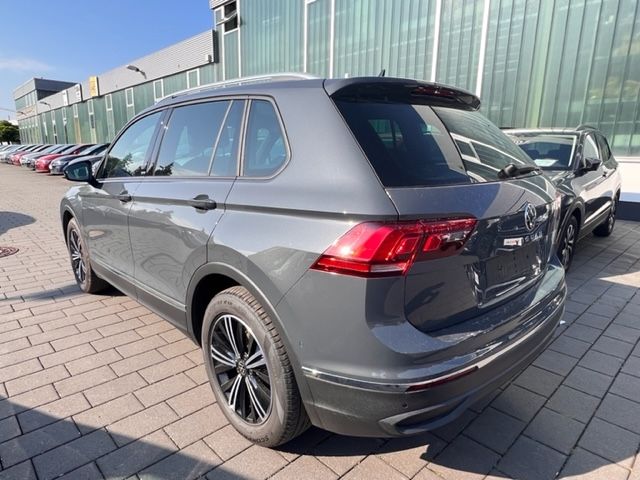 Tiguan 2.0 TDI DSG ACTIVE NAVI AHK LED Kamera Ke