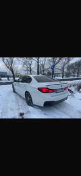 BMW 540i xDrive A - - BMW 540 mit Benzin-Antrieb: Automatik