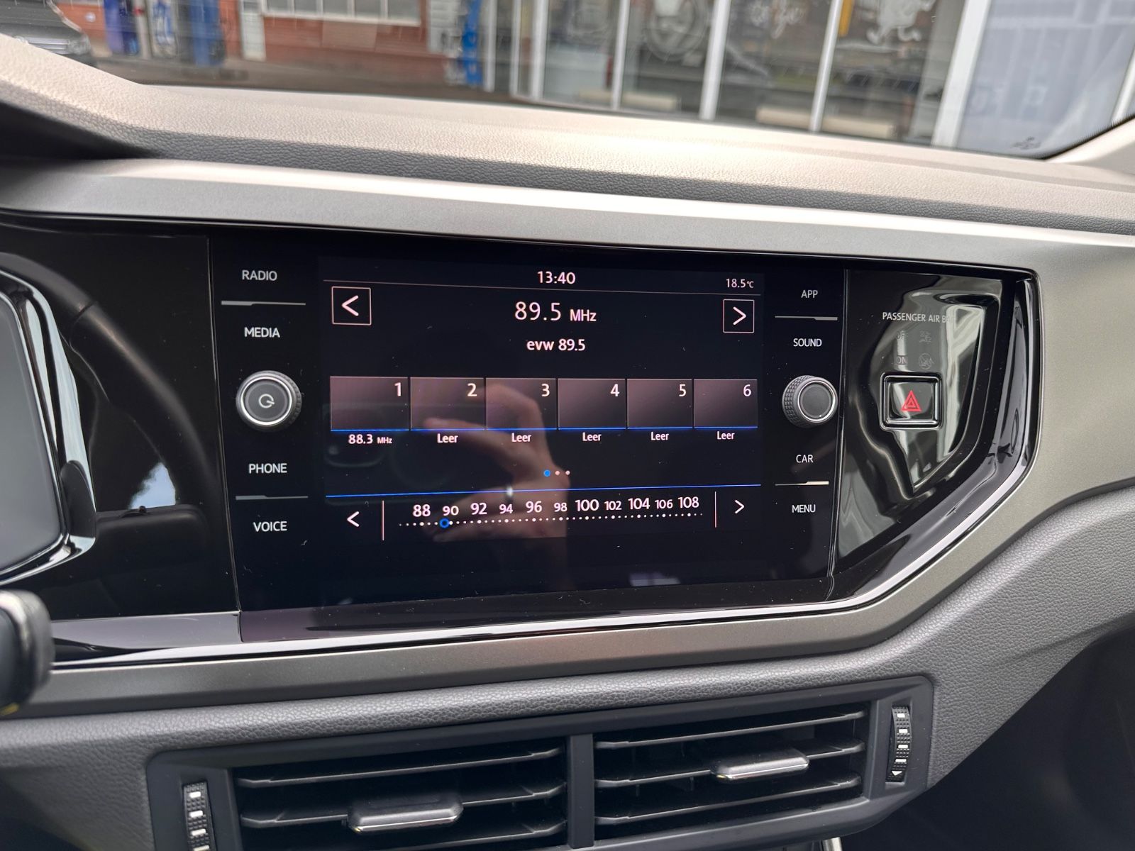 Fahrzeugabbildung Volkswagen Polo 1.0 TSI Comfortline APP/SHZG/GJR/PDC