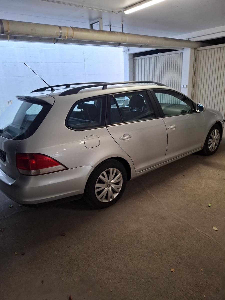 Volkswagen Golf 2012 — двигун 105 HP (77kW)
