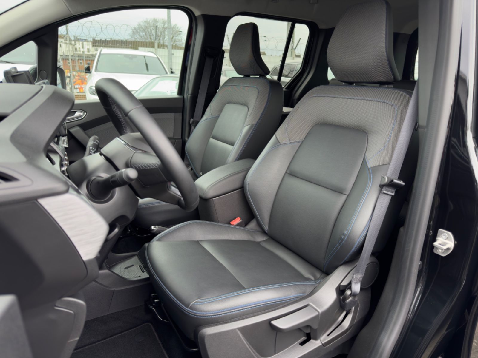 Fahrzeugabbildung Nissan Townstar Kombi L1 Tekna Leder Klima 360° Sitzhz