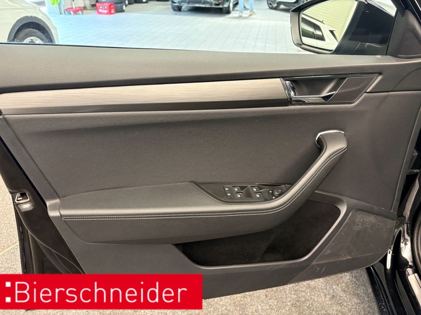 Skoda Superb Combi 2.0 TDI DSG Style MATRIX VIRTUAL AH foto 18