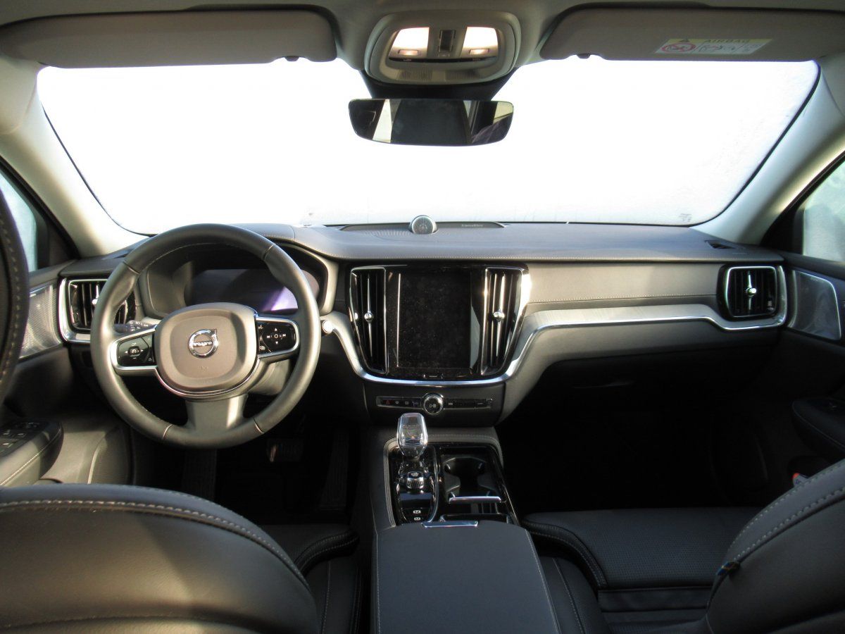 Volvo V60 T8 Recharge AWD Ultra Dark Automatik foto 12
