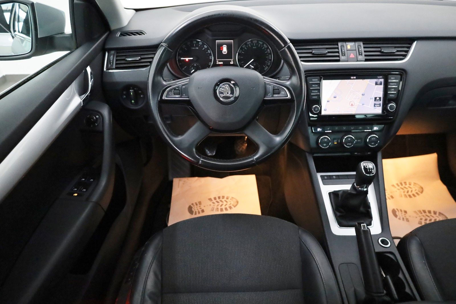 Fahrzeugabbildung SKODA Octavia Combi Elegance,T.Leder,Navi,Xenon,Alu+WR