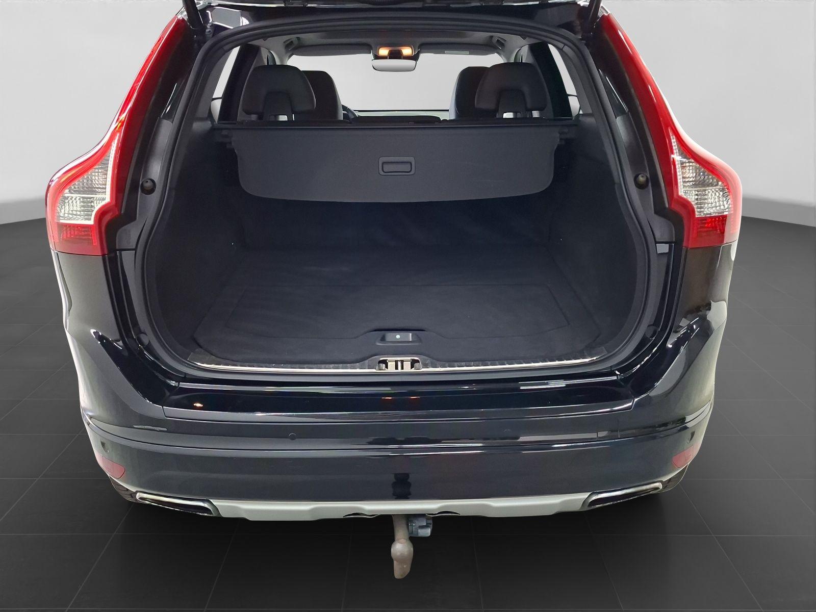 Volvo XC60 T5 AWD SUMMUM AHK PANO LEDER
