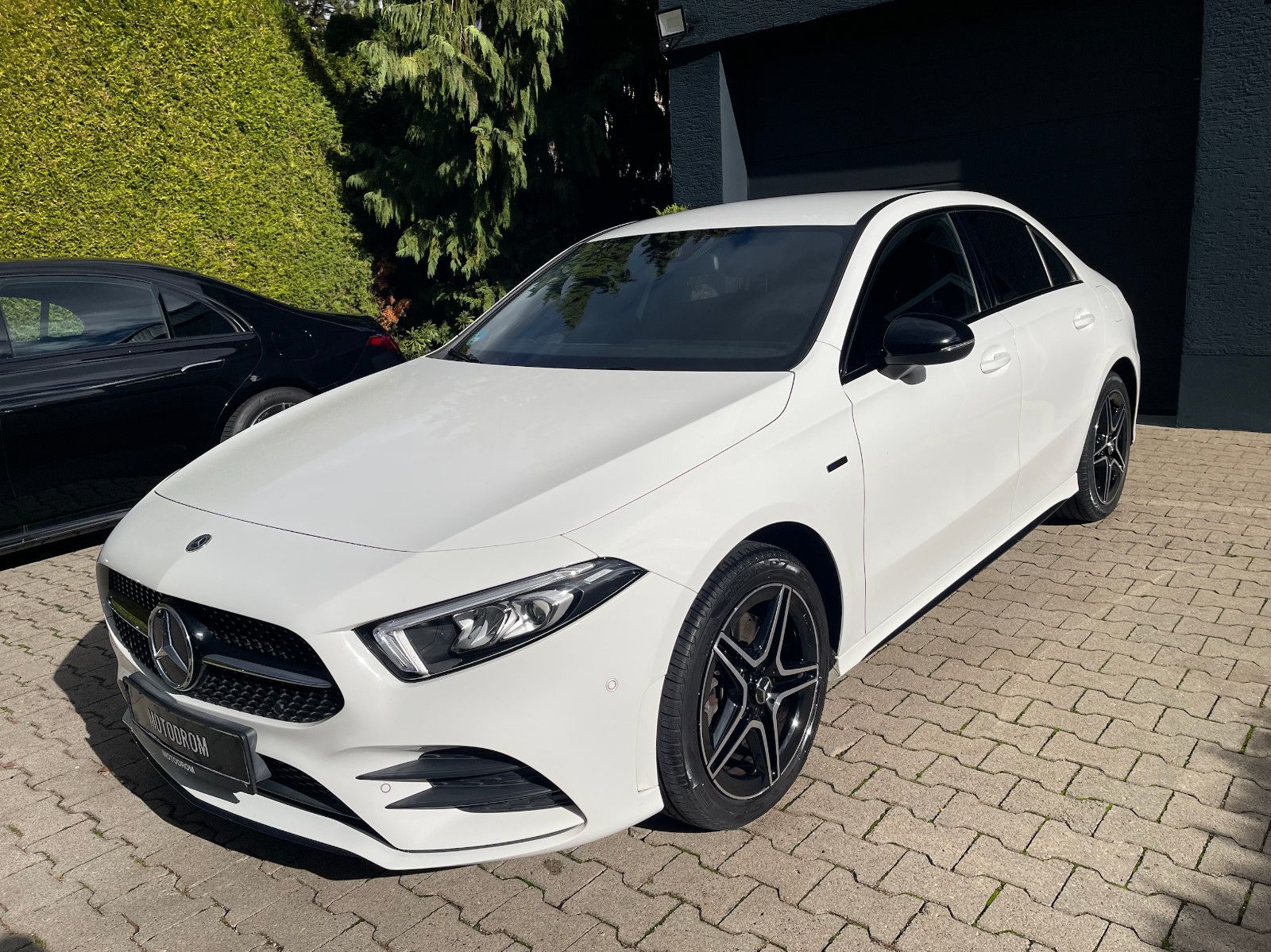 Mercedes-Benz A 250 e Limousine AMBIENT NIGHT KAMERA AMG-LINE
