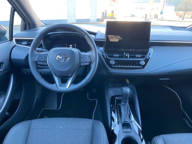 Corolla Touring Sports Black&White