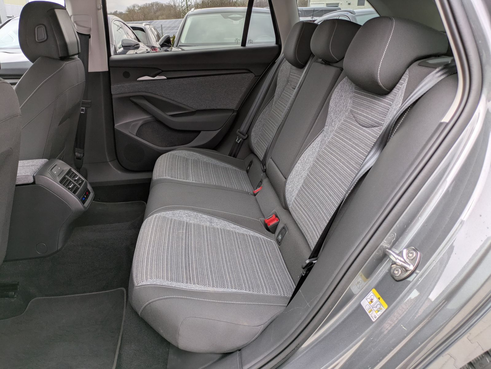 Fahrzeugabbildung SKODA Superb 2.0 TDI 4x4 Selection MATRIX*AHK*5J GAR.