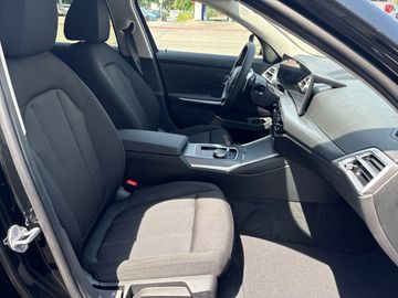 BMW 318i Touring DAB Tempomat Parkassistent Shz