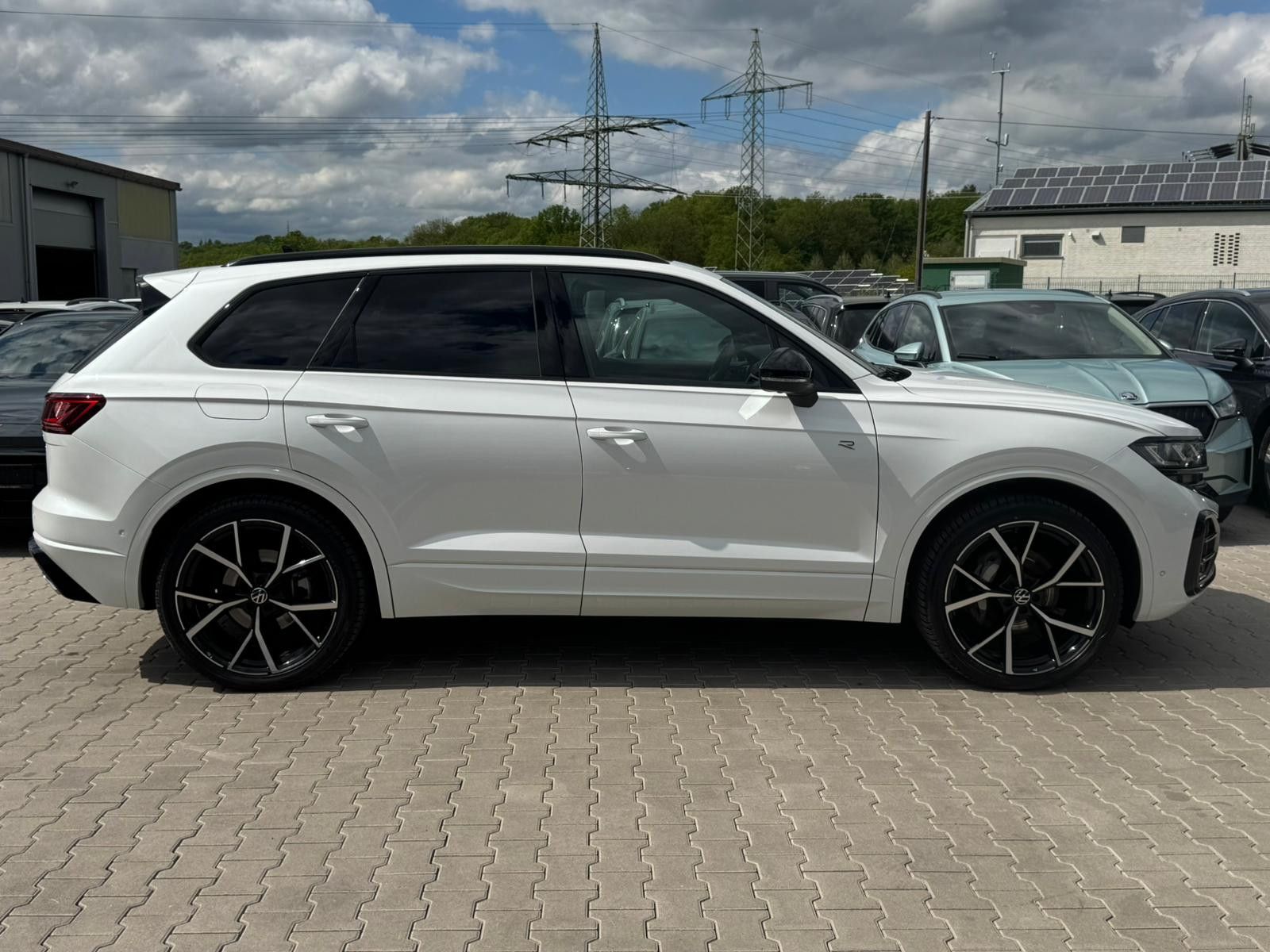 Fahrzeugabbildung Volkswagen Touareg 3.0TDI 4M R-Line VOLL Black 22" UPE 114T
