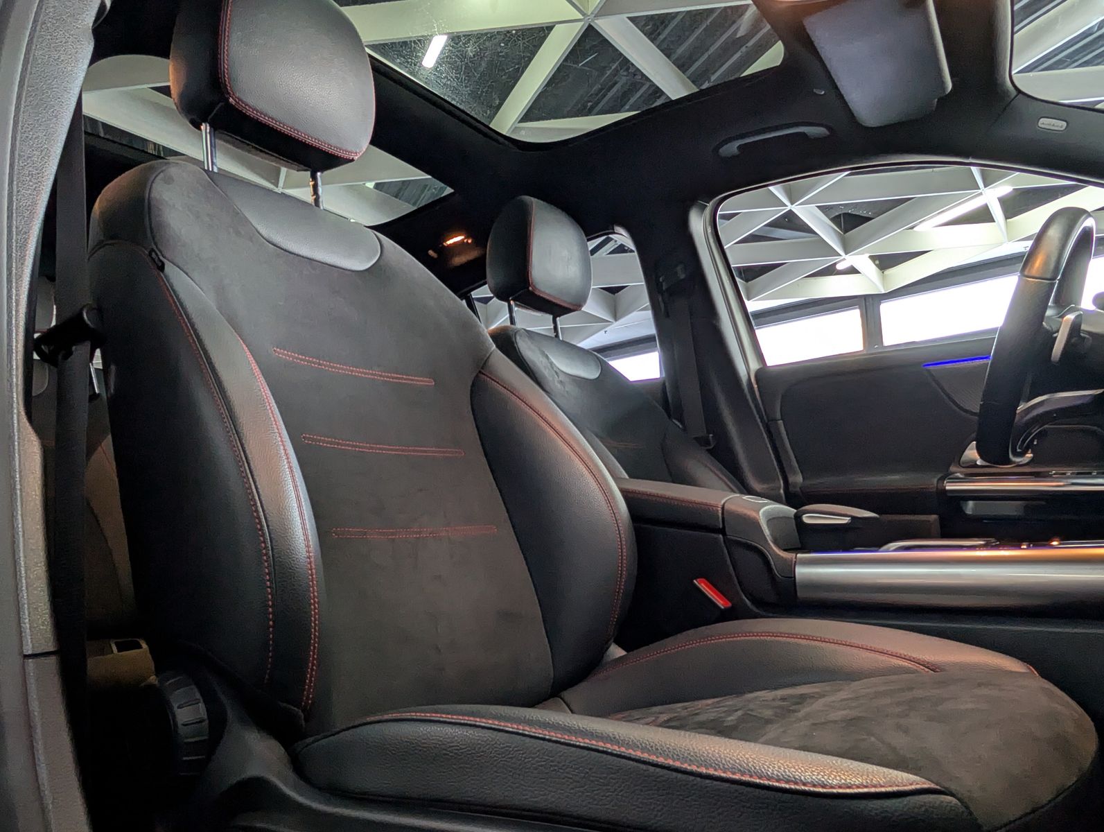 Fahrzeugabbildung Mercedes-Benz GLA 200 d AMG NIGHT PANO ALCANTARA MULTIBEAM 19"