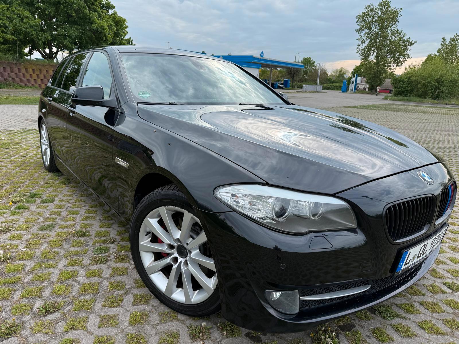 BMW 530 2011 — rear view