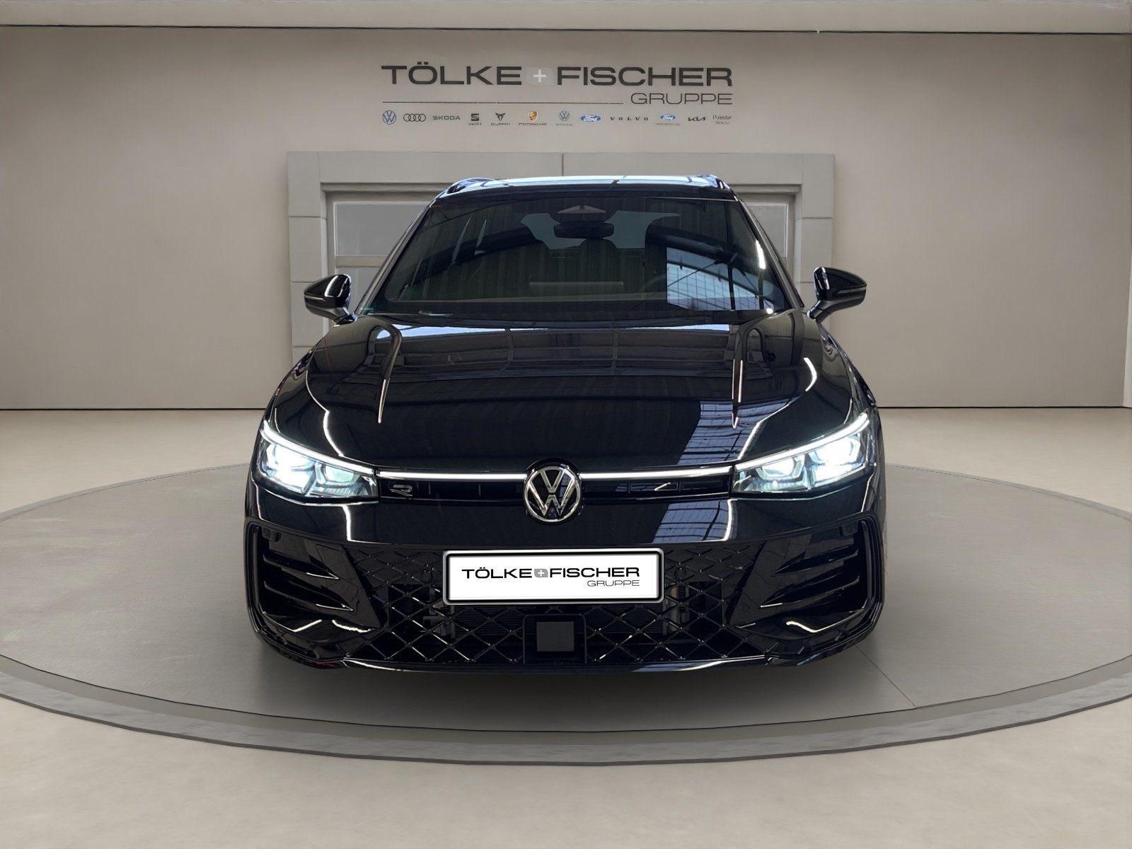 Volkswagen Passat Variant 2.0 TDI 4Motion R-Line DCC Pano foto 3