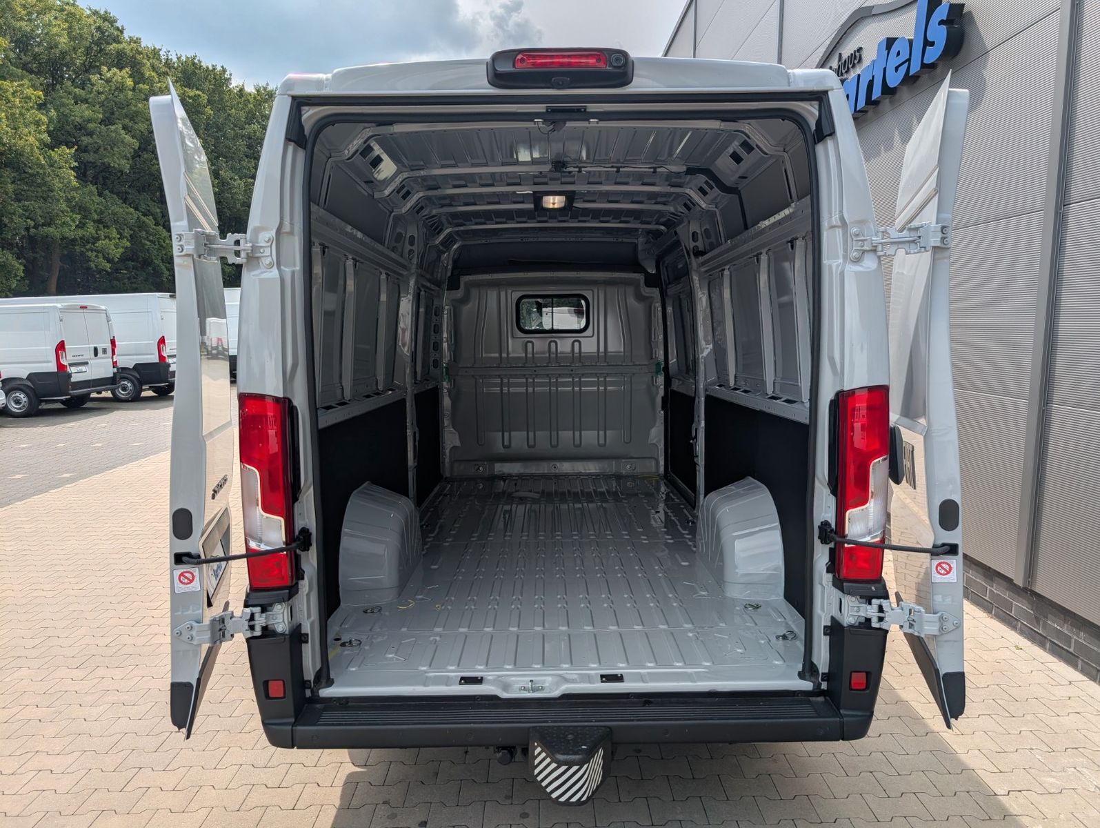 Fahrzeugabbildung Fiat Ducato H2 Kastenwagen 35 L4H2 180 Multijet Maxi