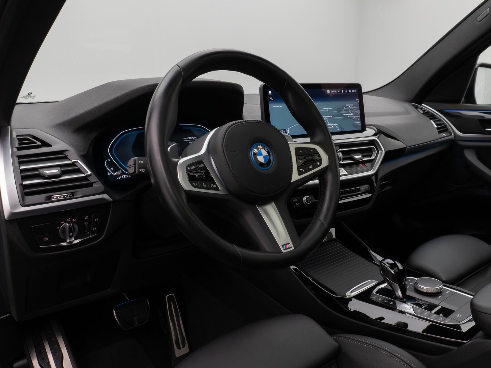 Fahrzeugabbildung BMW X3 xD30e M Sport Panorama 360° HUD DAB HiFi AHK