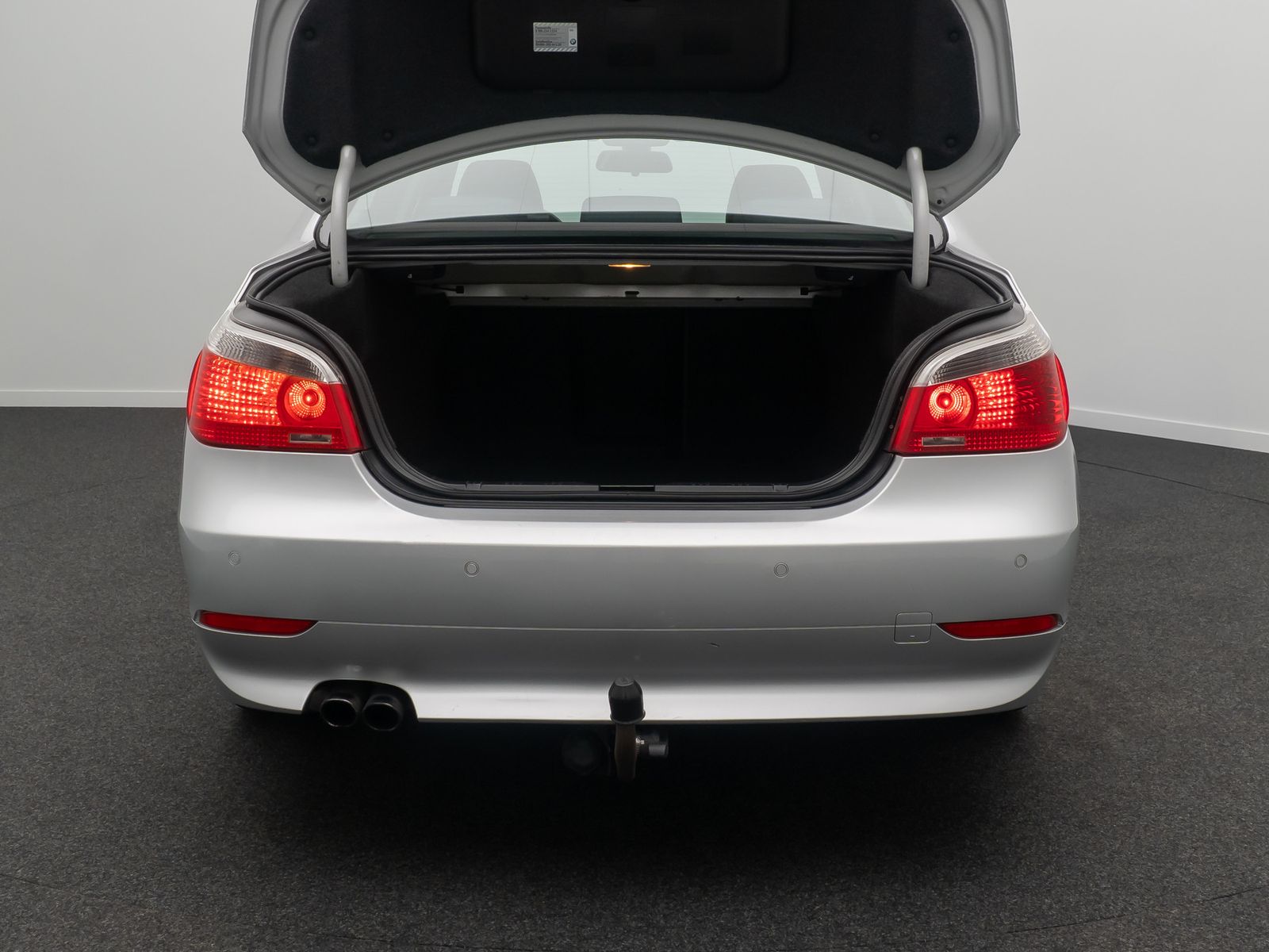 Fahrzeugabbildung BMW 520i GeschwindigReg PDC AHK Alarm Memory Xenon