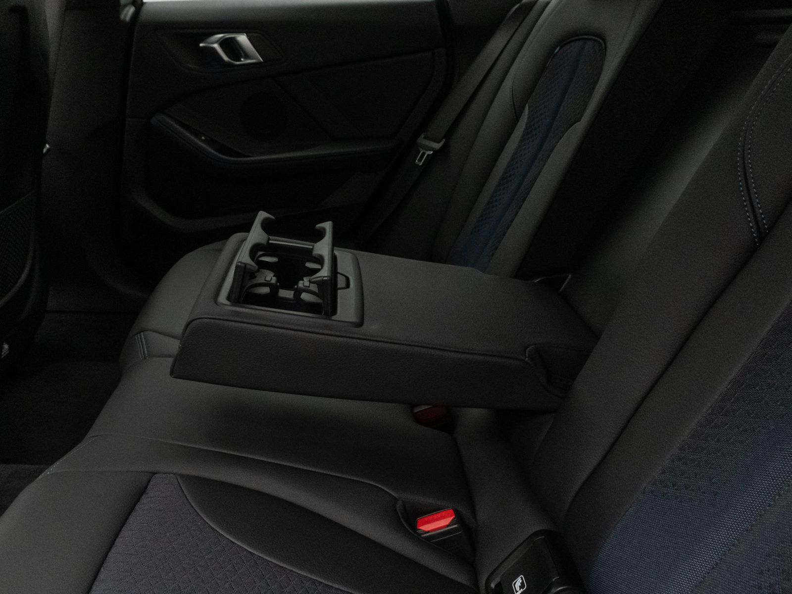 Fahrzeugabbildung BMW 218i Gran Coupé M Sport DAB CockPitPr PDC Komfor