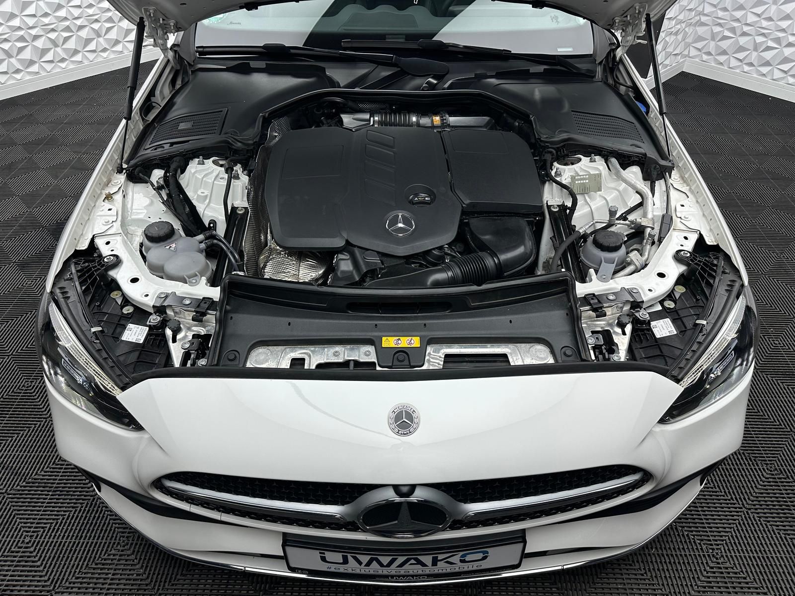 Fahrzeugabbildung Mercedes-Benz C 220d T AMG/MBUX/DIGI/PANORAMA/TOTW/RCAM/DAB