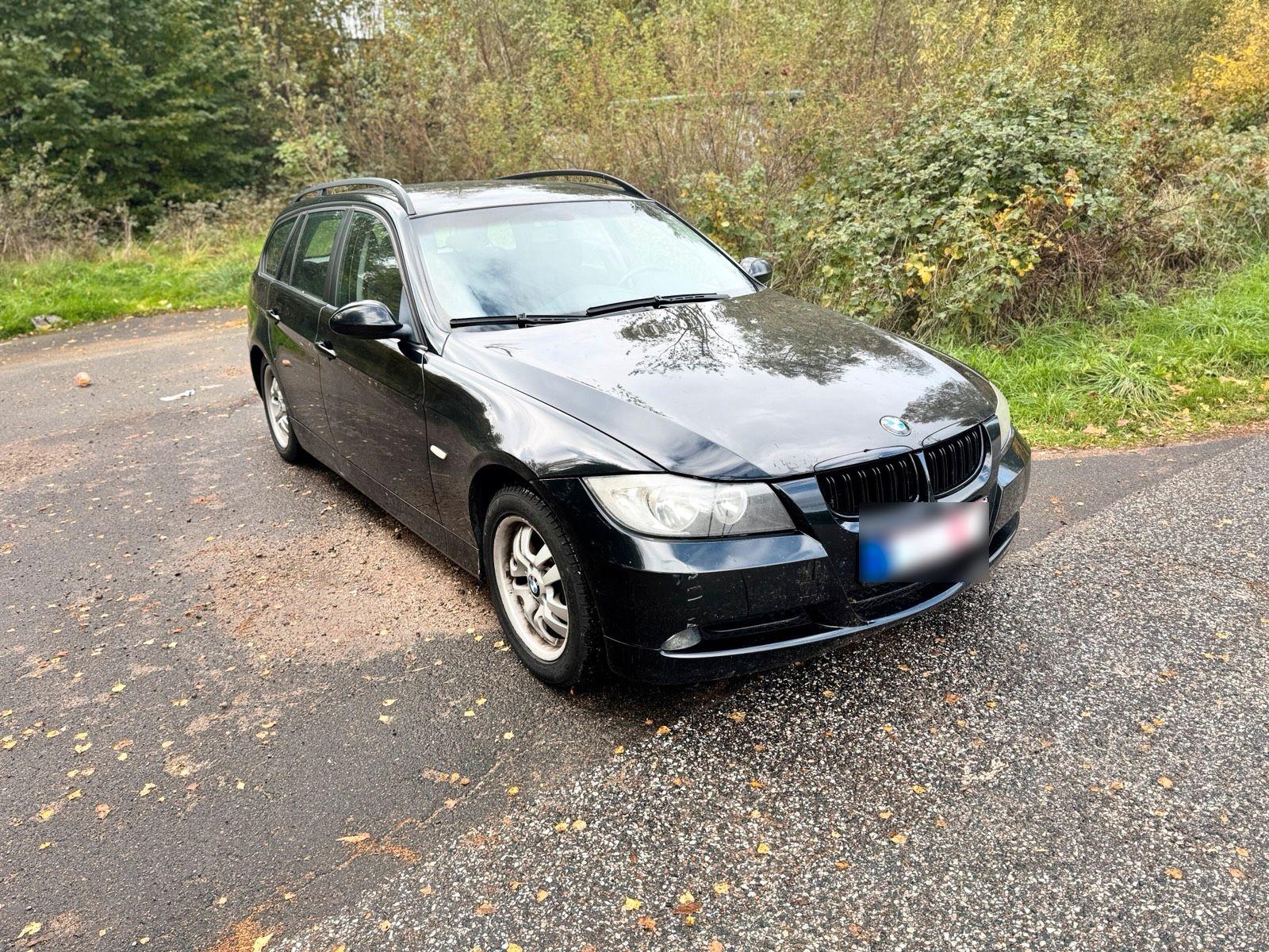 BMW 320 2006 — rear view