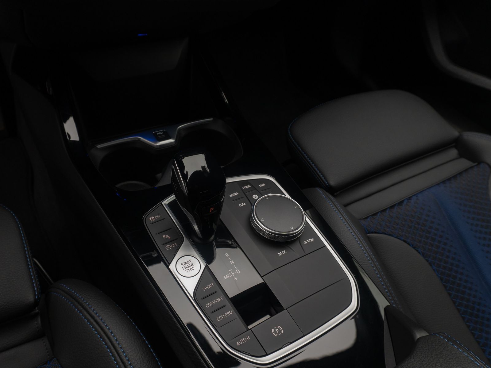 Fahrzeugabbildung BMW 218i Gran Coupé M Sport Kamera DAB HiFi 19Zoll