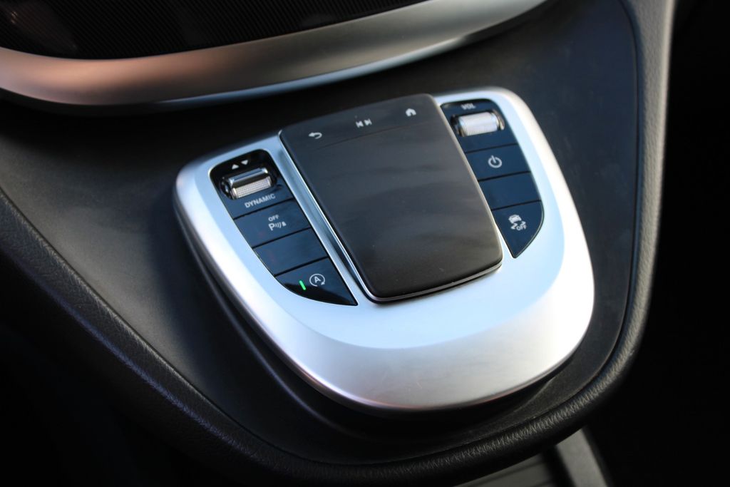 MERCEDES-BENZ 220 V 250d EDITION 4MATIC lang AHK NAVI SHZ KAM