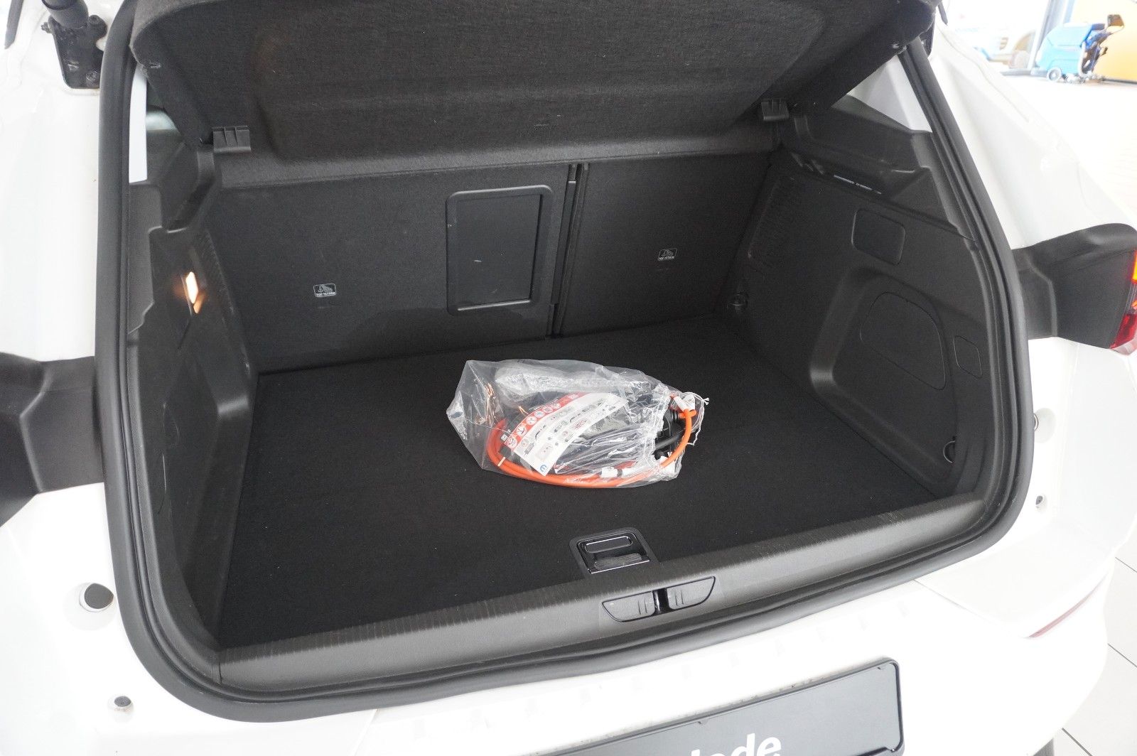 Fahrzeugabbildung Opel Grandland (X) 1.6T GSe HYBRID 4X4 NAVI/LED/SPORT