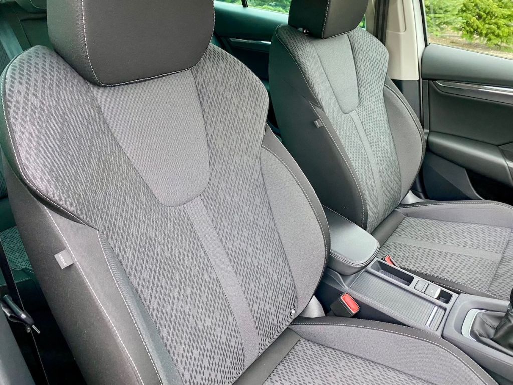 Fahrzeugabbildung SKODA Octavia Combi 2.0 TDI Style AAC NAVI LED HEAD UP