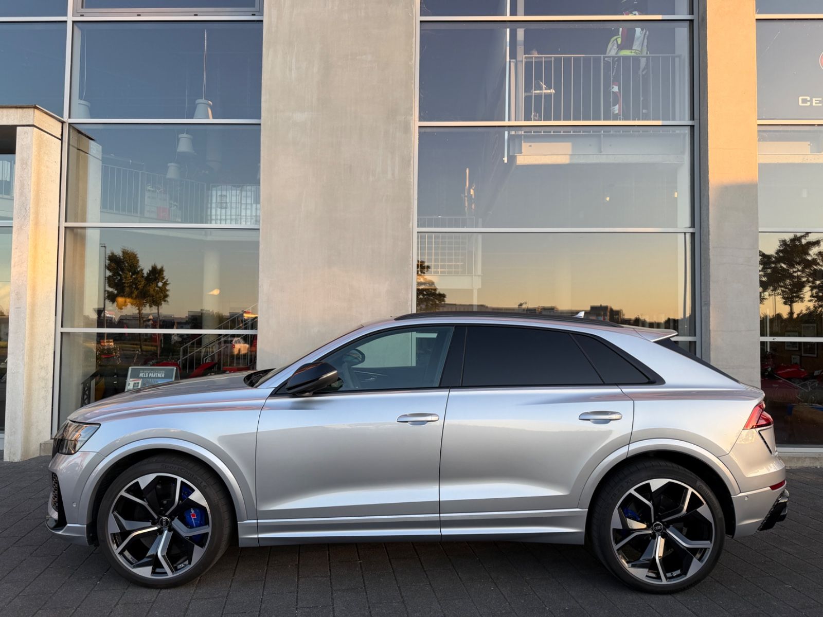 AUDI RSQ8 Dynamik/Keramik/Massage/AHK/ACC/SDACH/23´