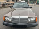 Mercedes-Benz DB W124   300E 4-Matic - Mercedes-Benz 300: W124 300d