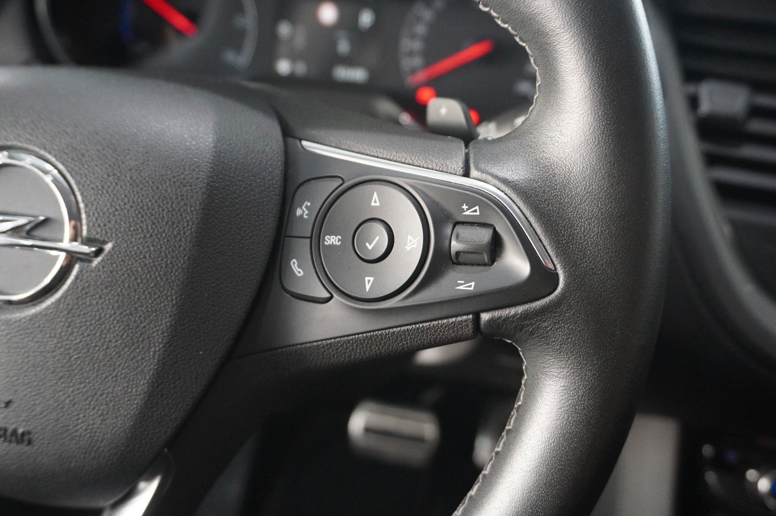 Fahrzeugabbildung Opel Grandland (X) 1.6 PHEV ULTIMATE NAVI/LED/360°/SH