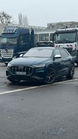 Audi SQ8 Quattro SUV mit Rote Sportsitze 2... - Audi SQ8 von privat