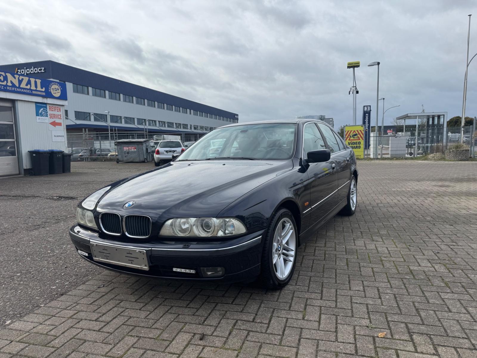BMW 523i