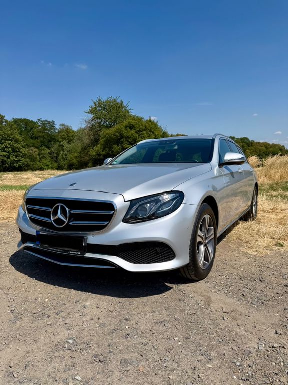 Image of Mercedes-Benz E 220