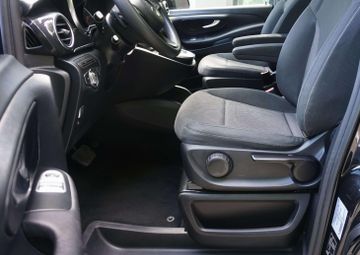 Mercedes V 220 - 11