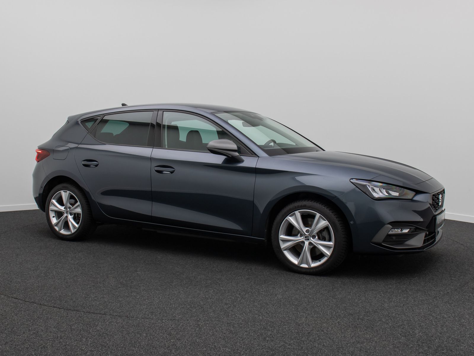 Fahrzeugabbildung SEAT Leon e-HYBRID FR Tempomat DigitDispl ParkAsssit