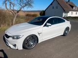 BMW M4 Competition 2.Hd Deutsch F82 - BMW M4: Competition