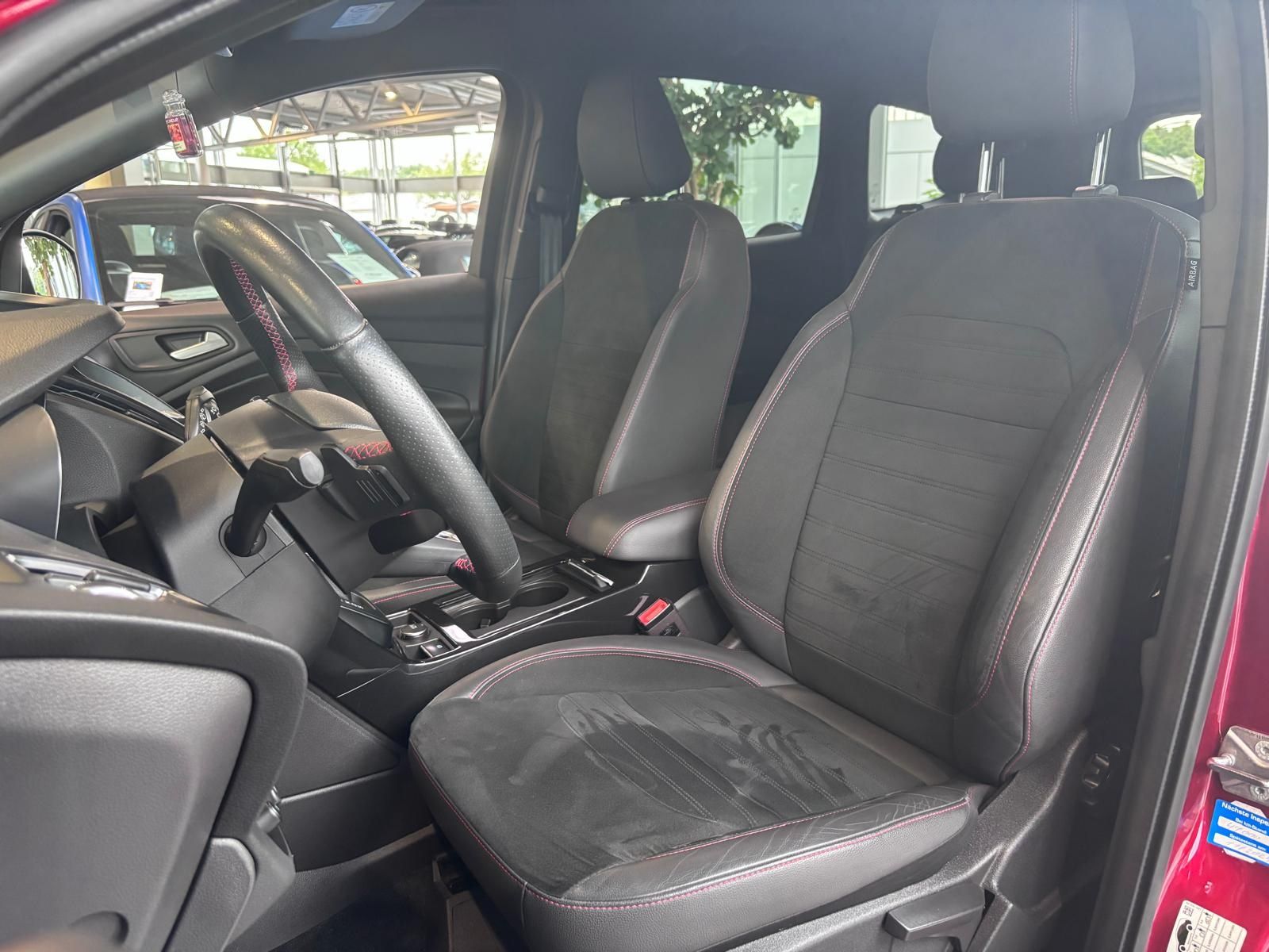 Fahrzeugabbildung Ford Kuga ST-Line Allrad SONY XENON NAVI