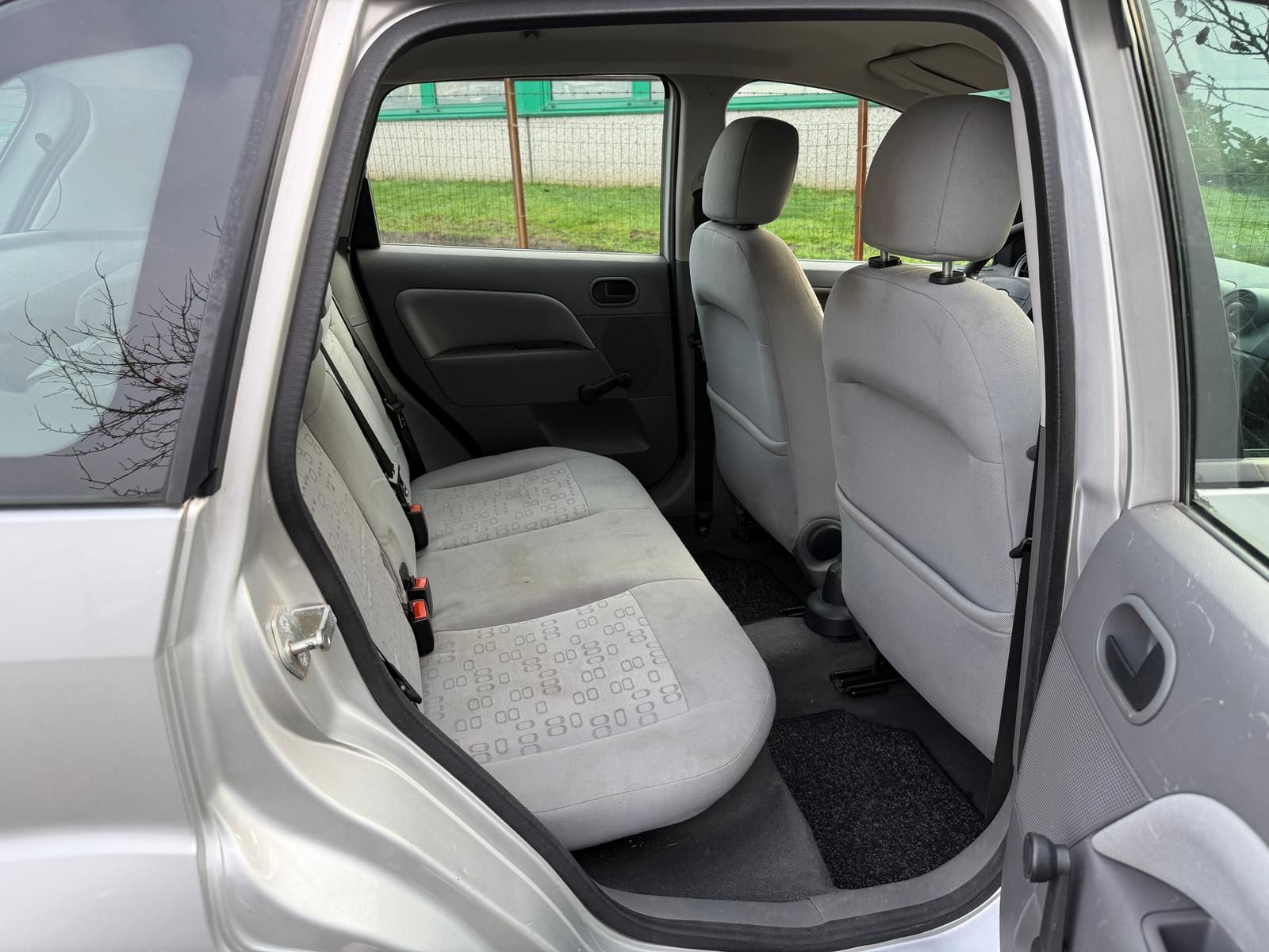 Fahrzeugabbildung Ford FIESTA AMBIENTE 1.3*TÜV NEU*AHK*KLIMA*8-FACH*