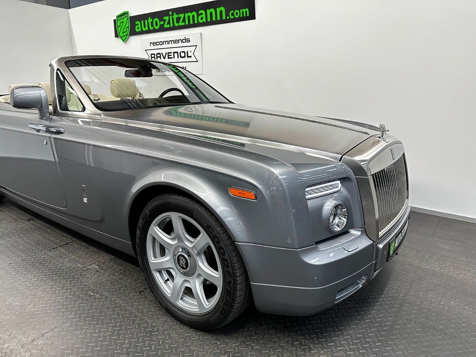 Fahrzeugabbildung Rolls-Royce Phantom Drophead/TEAK-DECK/KAMERA/WENIG KM/TOP