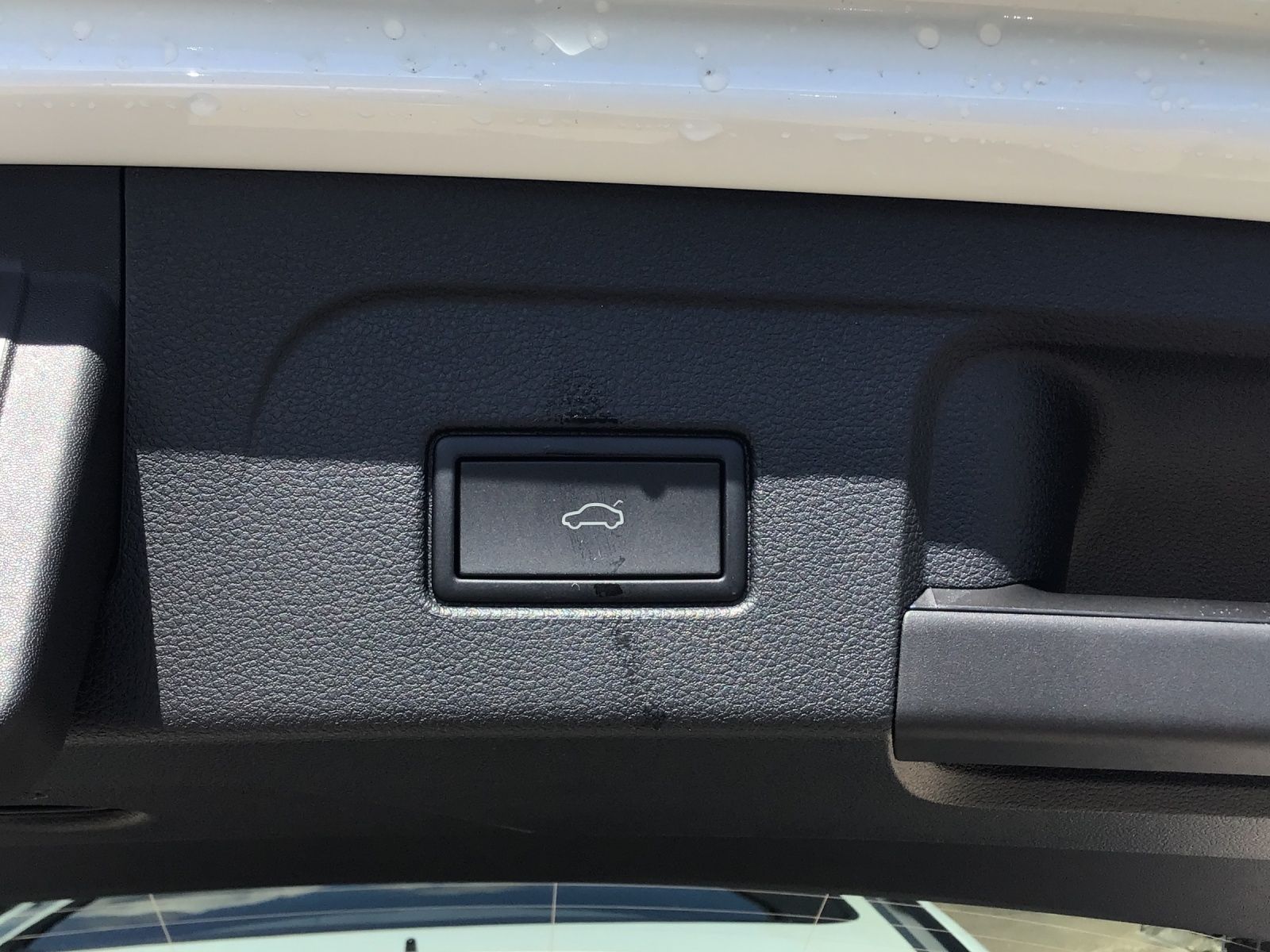 Fahrzeugabbildung Volkswagen Touran TSI R-Line Highline DSG LED ACC 18" AHK S