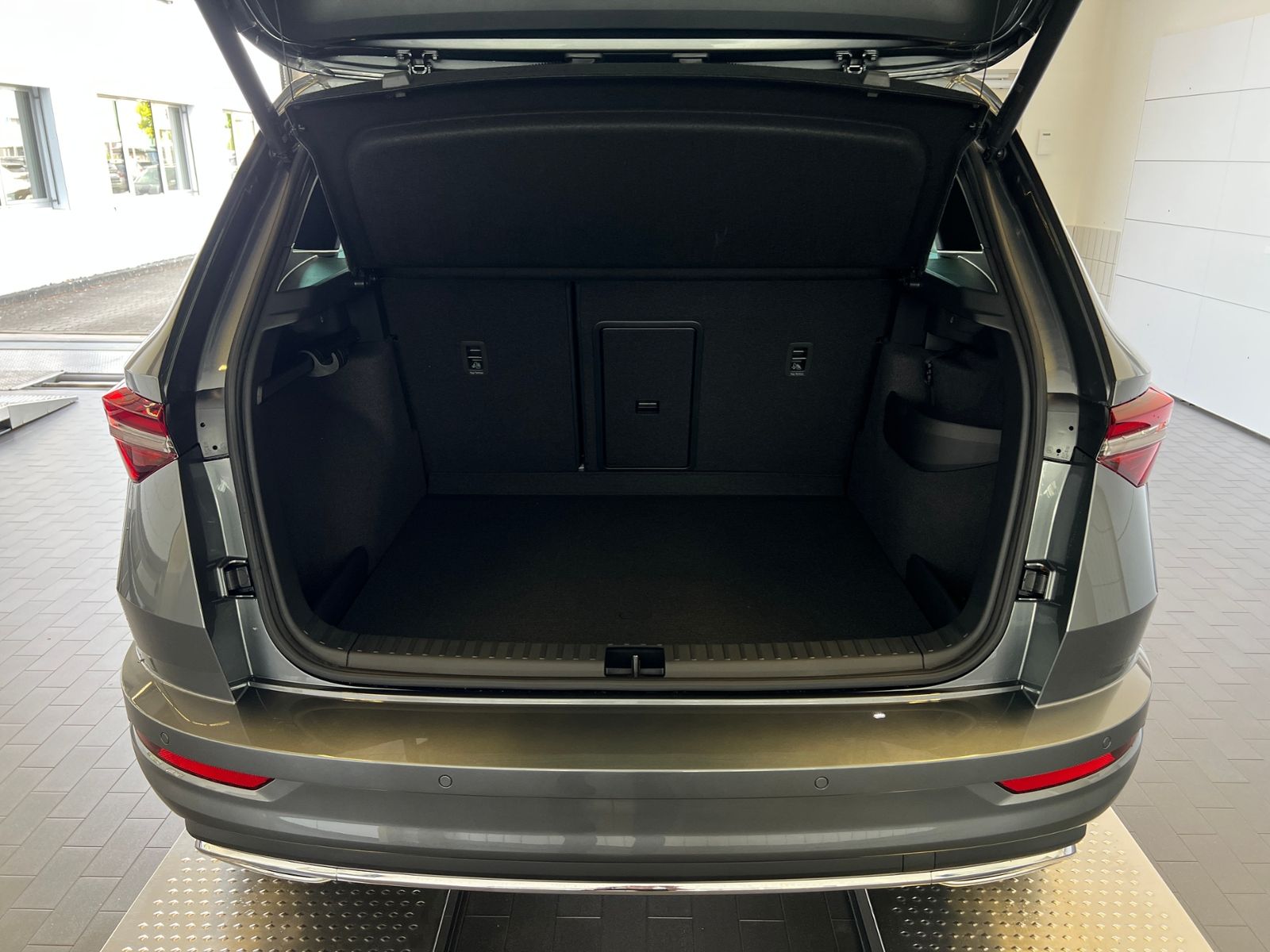 Fahrzeugabbildung SKODA Karoq Sportline 2.0 TSI 4x4 DSG *Panorama, AHK,
