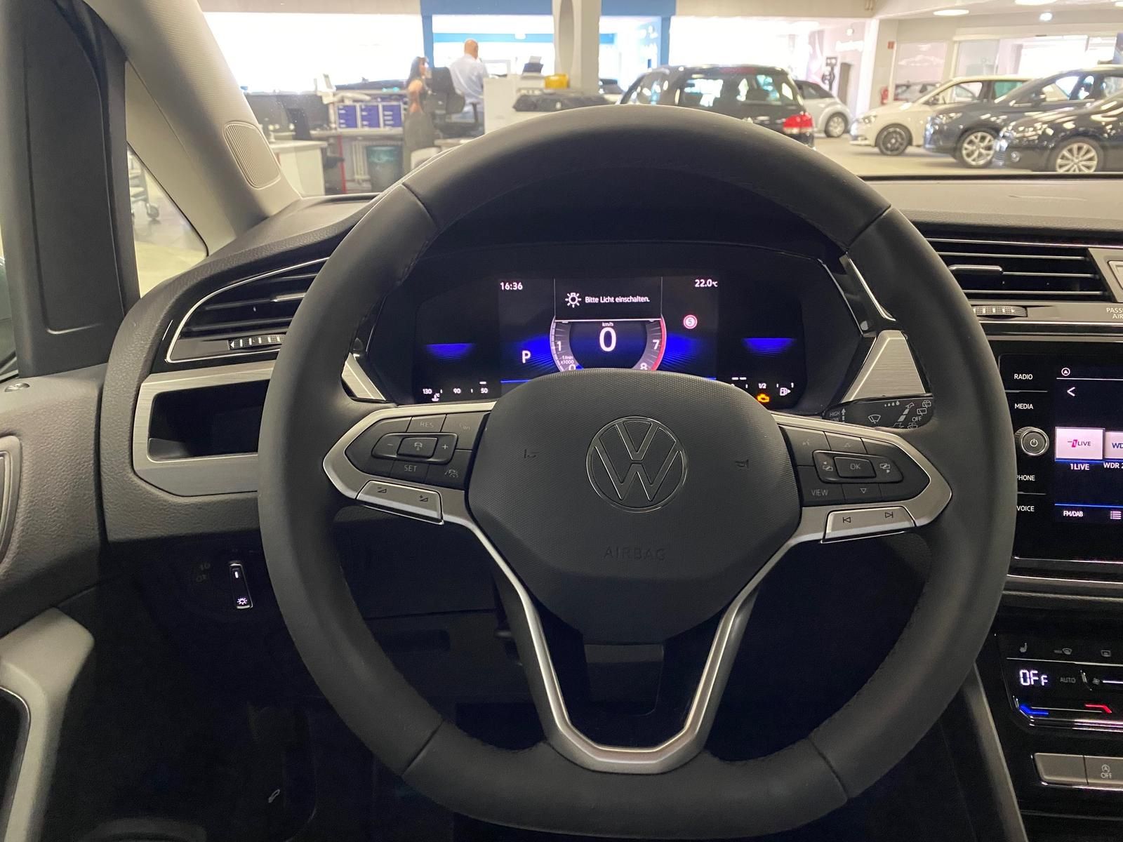 Fahrzeugabbildung Volkswagen Touran 1.5 TSI Comfortline+IQLIGHT+ACC+AHK+TOTWI