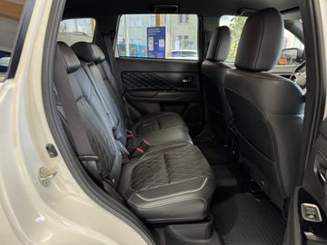 Mitsubishi Outlander PHEV PLUS Spirit-Paket 2.4 MIVEC 4WD
