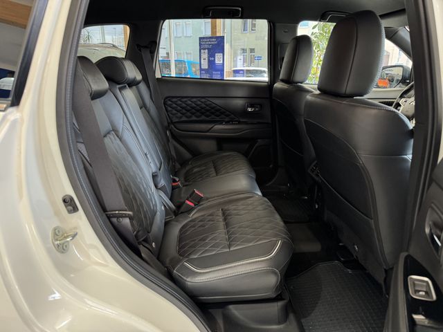 Mitsubishi Outlander PHEV PLUS Spirit-Paket 2.4 MIVEC 4WD