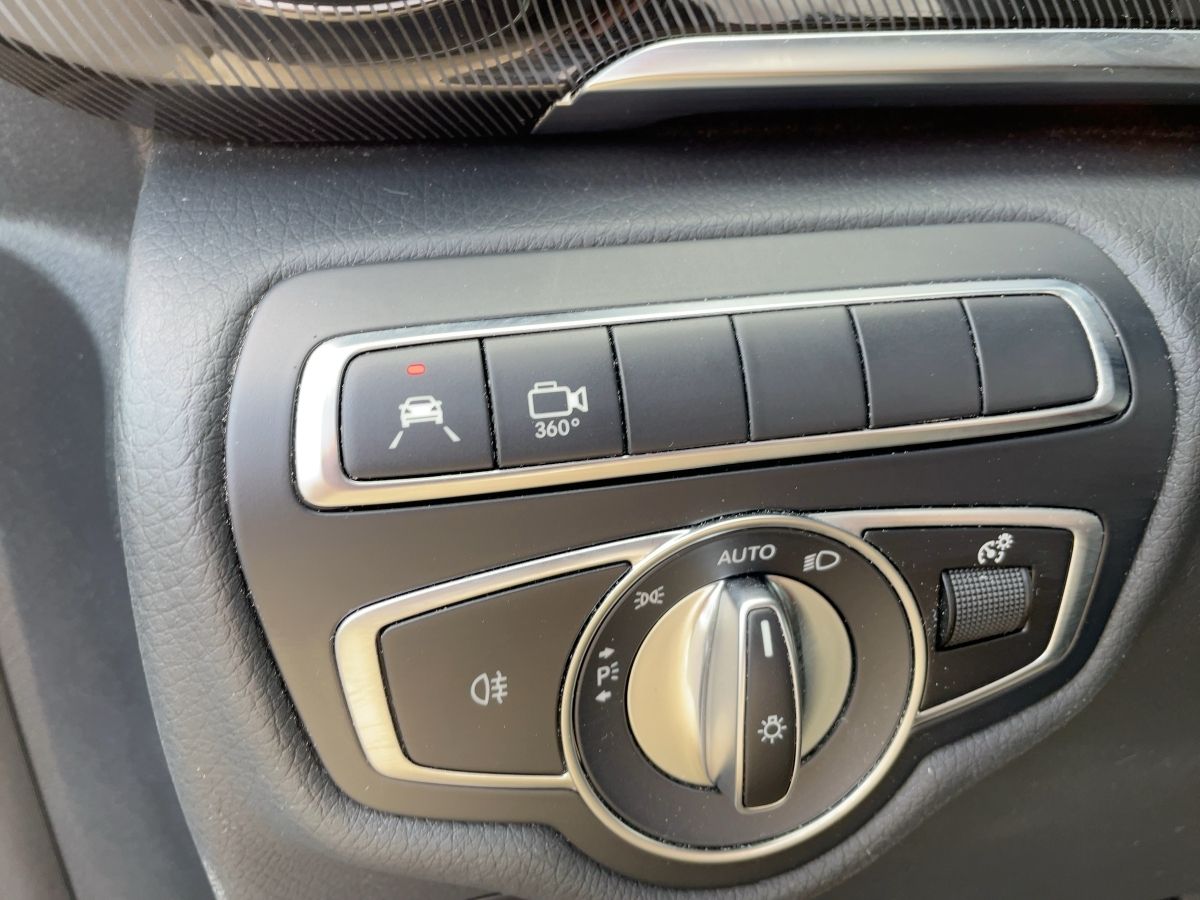 Fahrzeugabbildung Mercedes-Benz EQV 300 lang 360°/Totw./Navi/LED