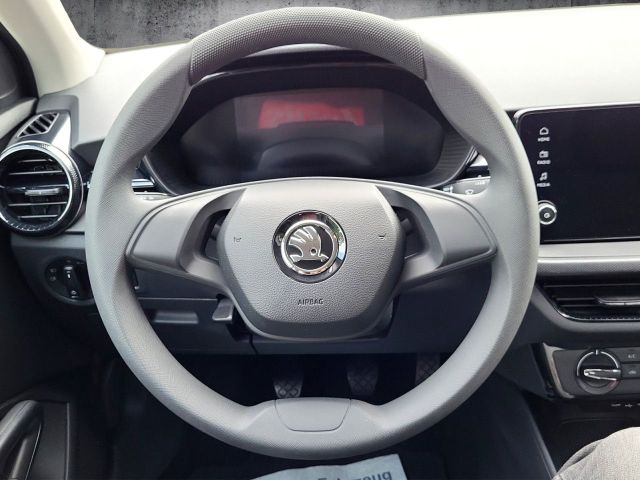 Fabia 1.0 MPI Essence ParkPilot Klima Bluetooth