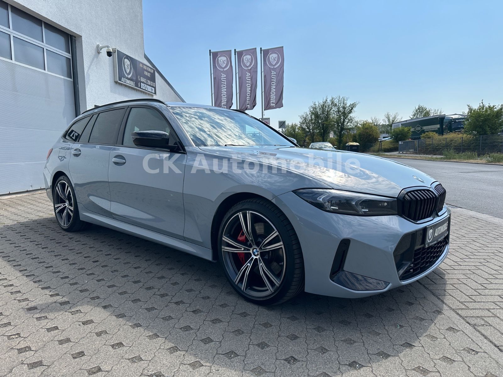 Fahrzeugabbildung BMW 320d xDrive M-Sport/Widescreen/Navi/Pano/LED/AHK