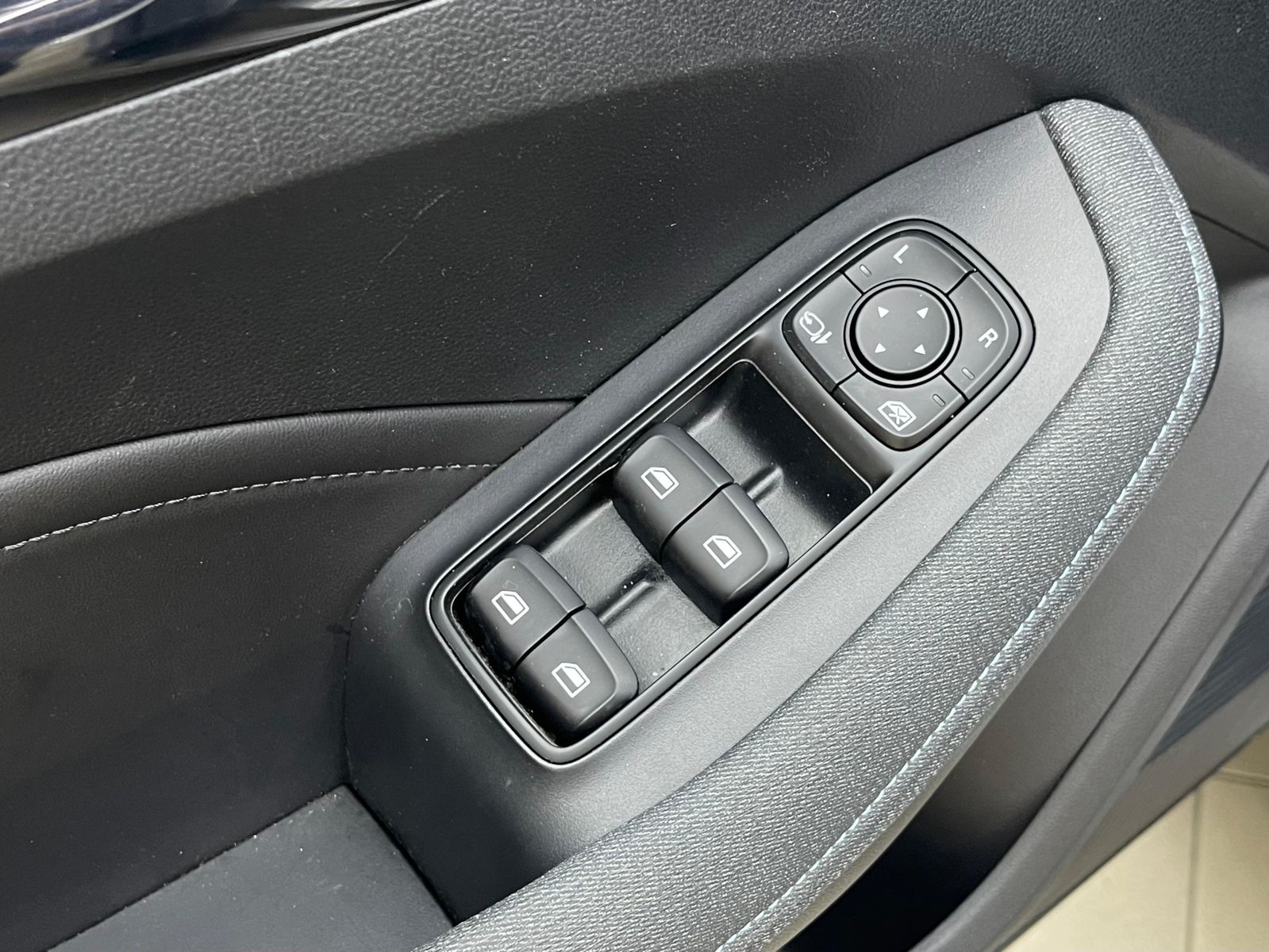 Fahrzeugabbildung MG MG5 51 KWH Luxury NAVI+LED+SHZ+DAB+ACC+360°+DAB+