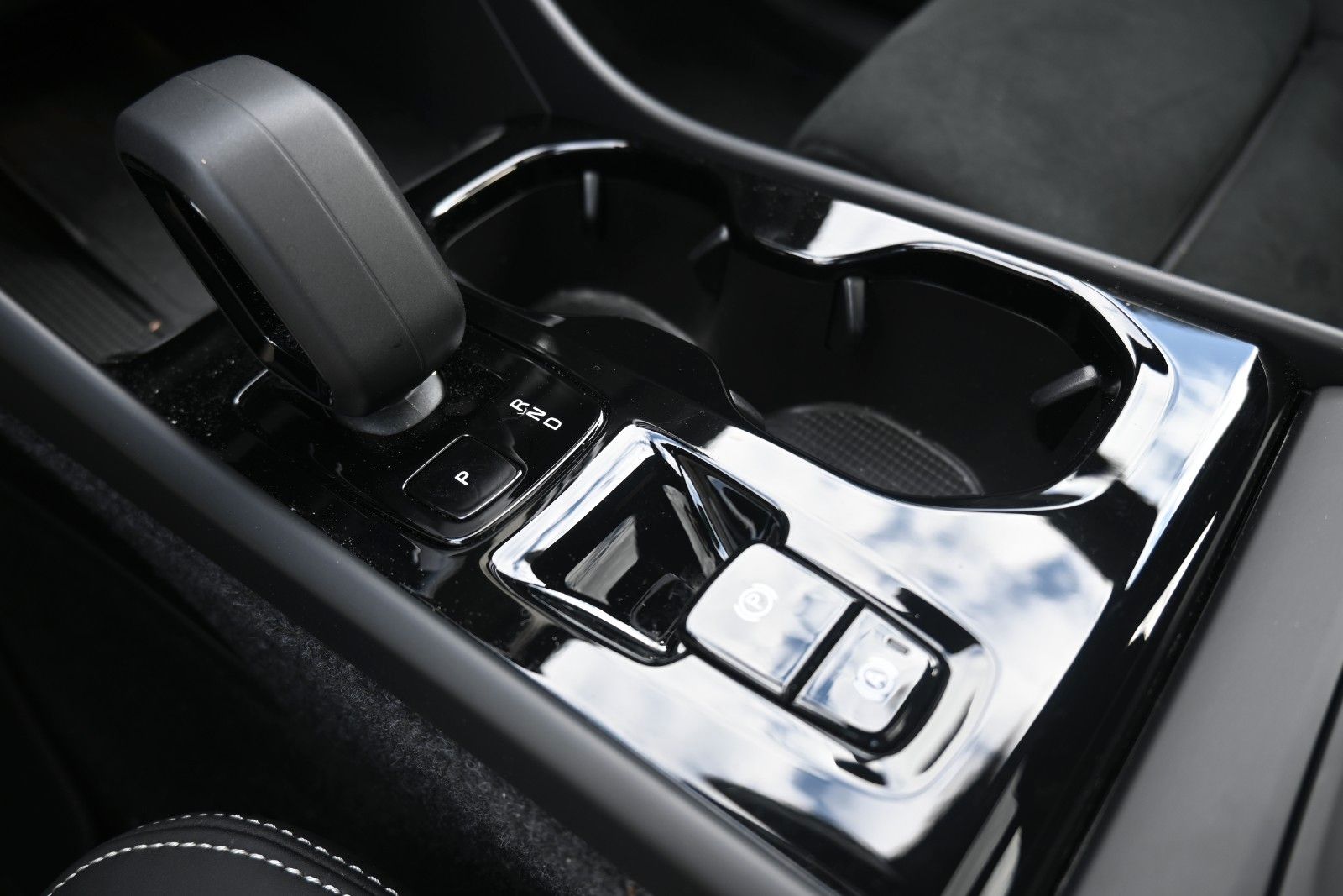 Fahrzeugabbildung Volvo XC40 B4 DKG Plus Black Edition*FSHZG*360°*ACC
