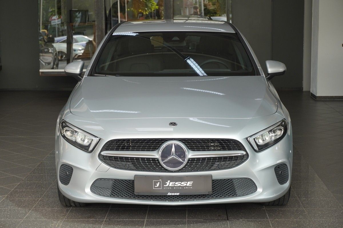 Mercedes-Benz A 250 e Style-Paket LED MBUX Memory R.Cam CarPla imagem 2